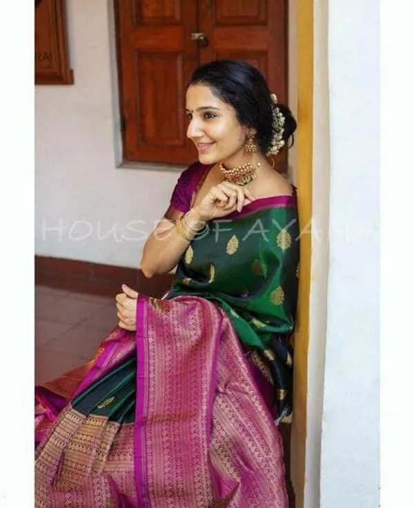 Green_Embellished_Banarasi_Jacquard_Saree_(Green)